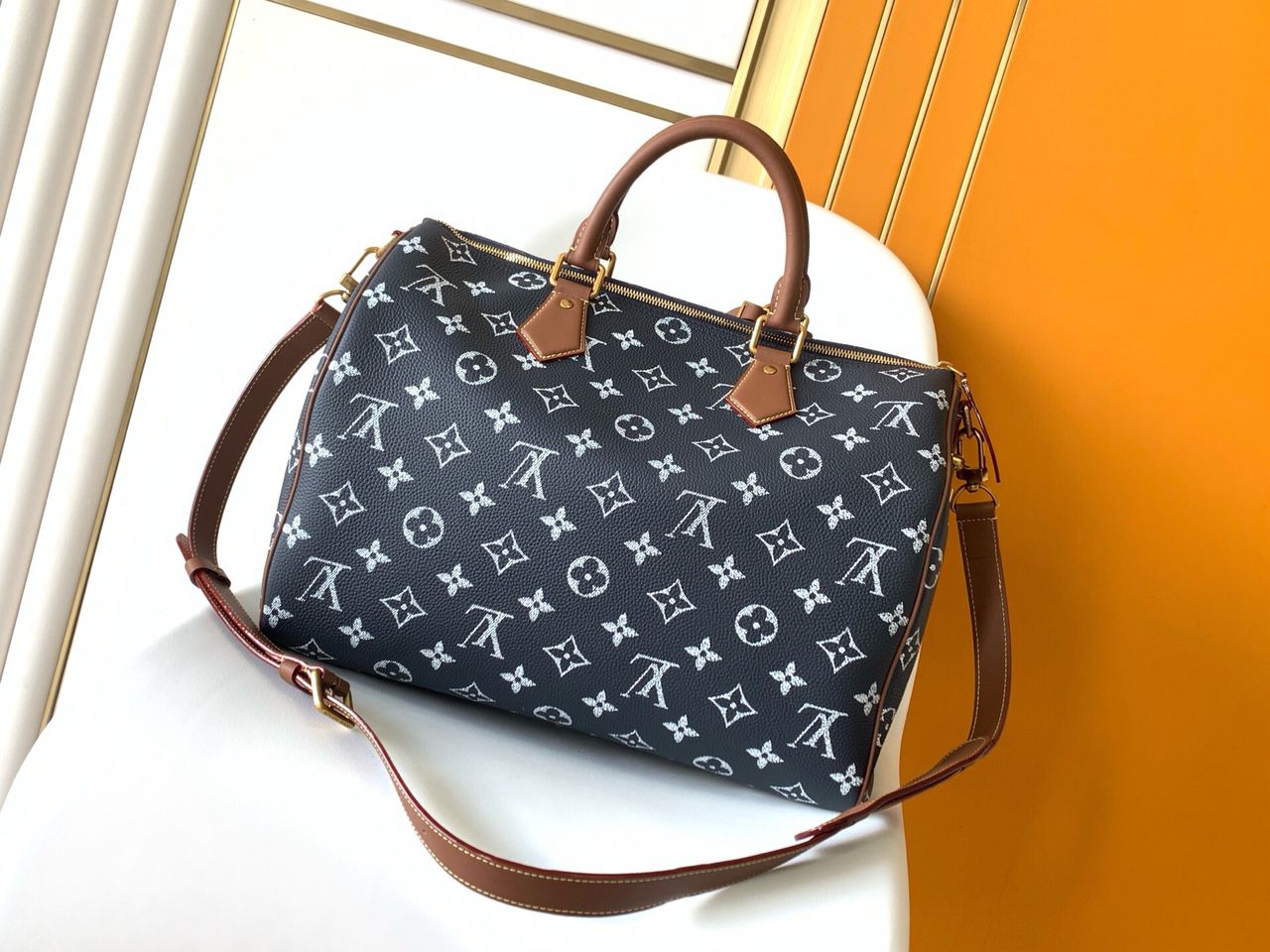 LV Speedy 40s Duffle Bags